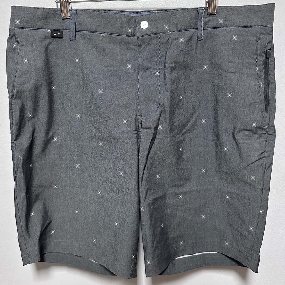 *NWOT* Men's Nike Gray Golf Shorts, Size 38 Waist